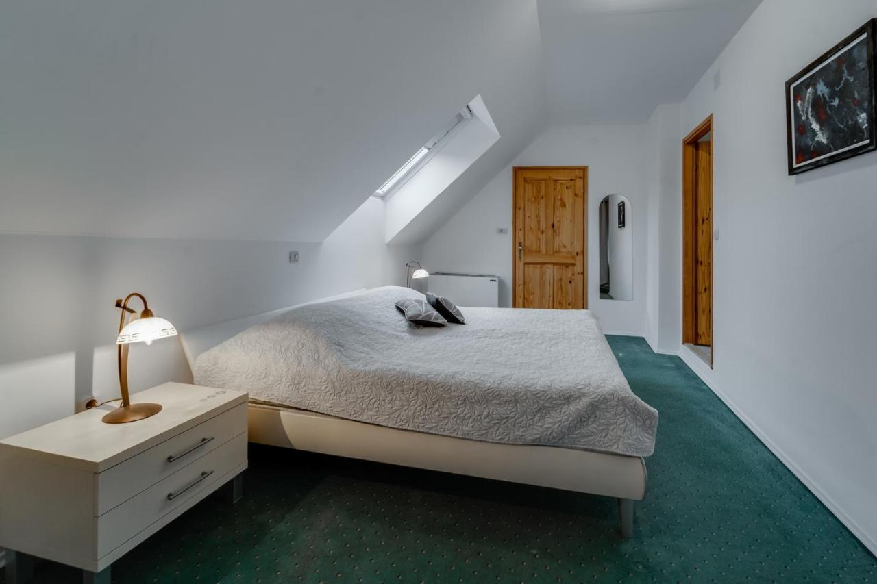 Sobe "Ela" Bed and Breakfast Fužine Eksteriør billede